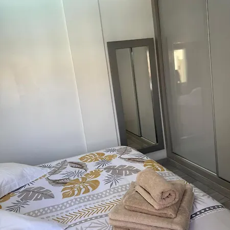 Apartment Iki Pearl Cristianos *